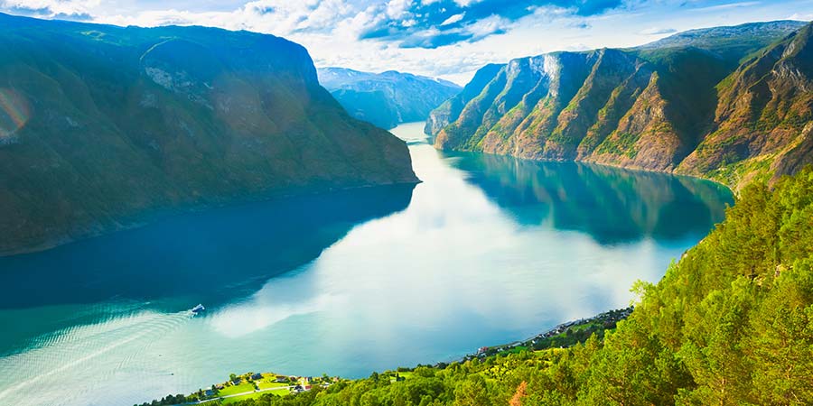 Enjoying a spellbinding fjord cruise from Bergen to Flåm