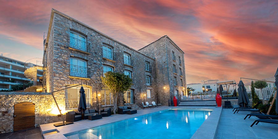 Staying in elegant and relaxing hotels